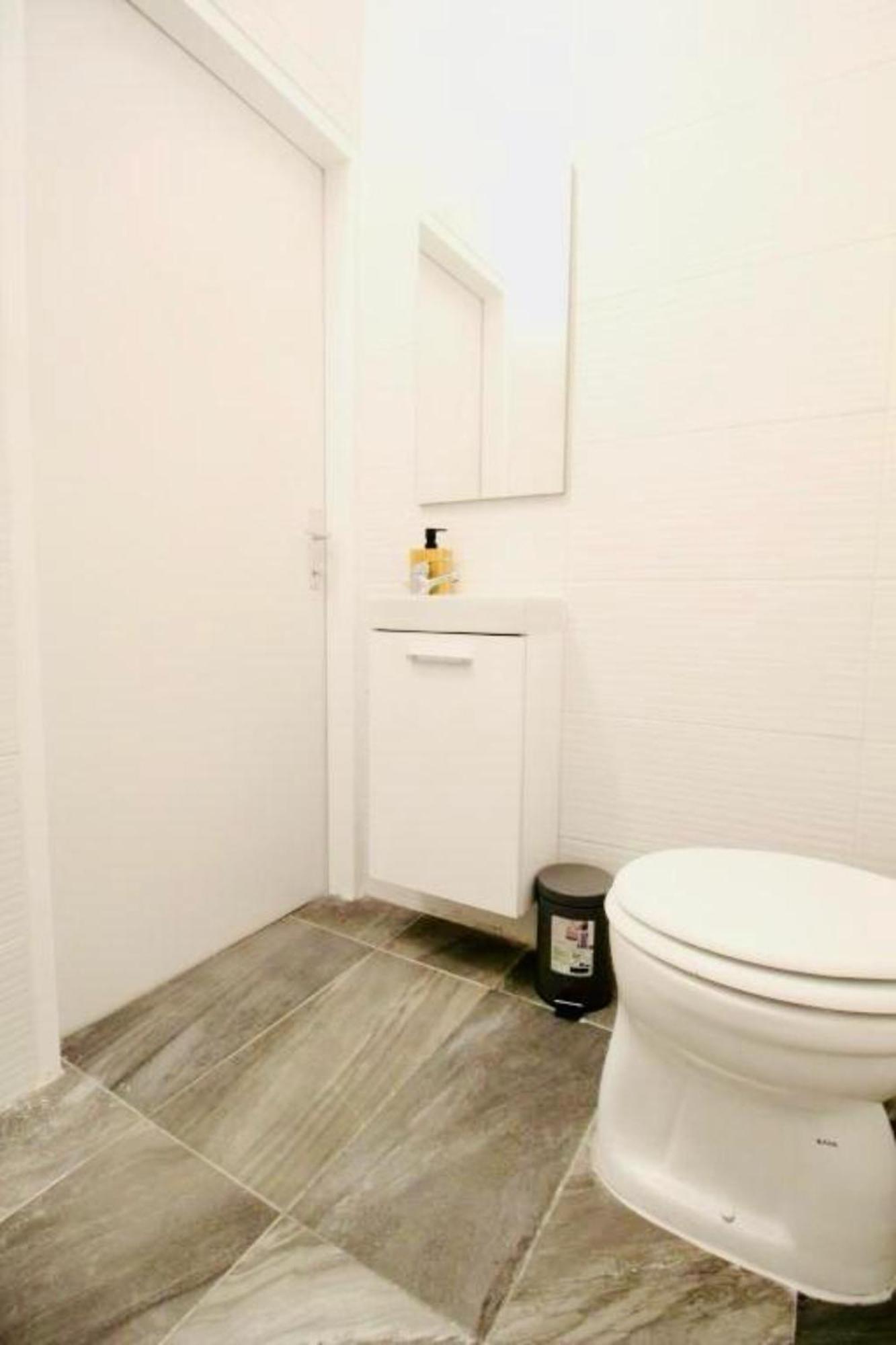 Spacious Cozy 1Br Apt Near To Danube River Wina Bagian luar foto